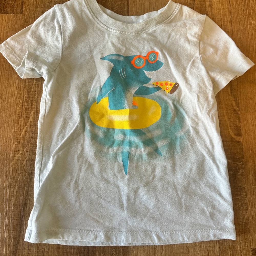 Shark eating‎ Pizza Graphic Kids T-Shirt - pale blue